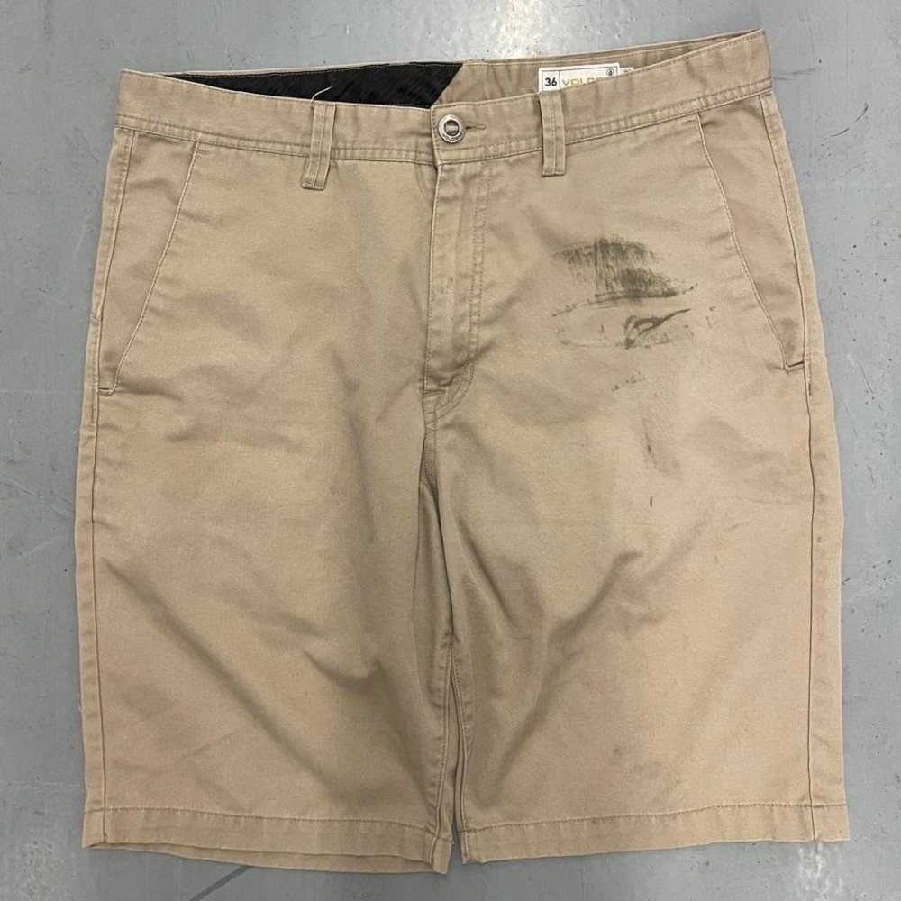 Y2K Skater Volcom khaki shorts with sick embroidery on‎ back
